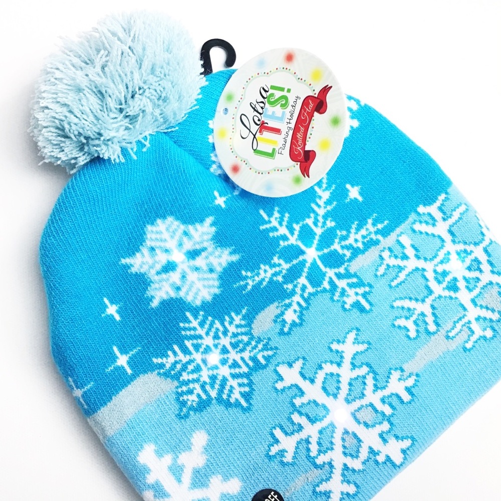 NWT Winter / Holiday Beanie w/ Lighted Snow Flakes